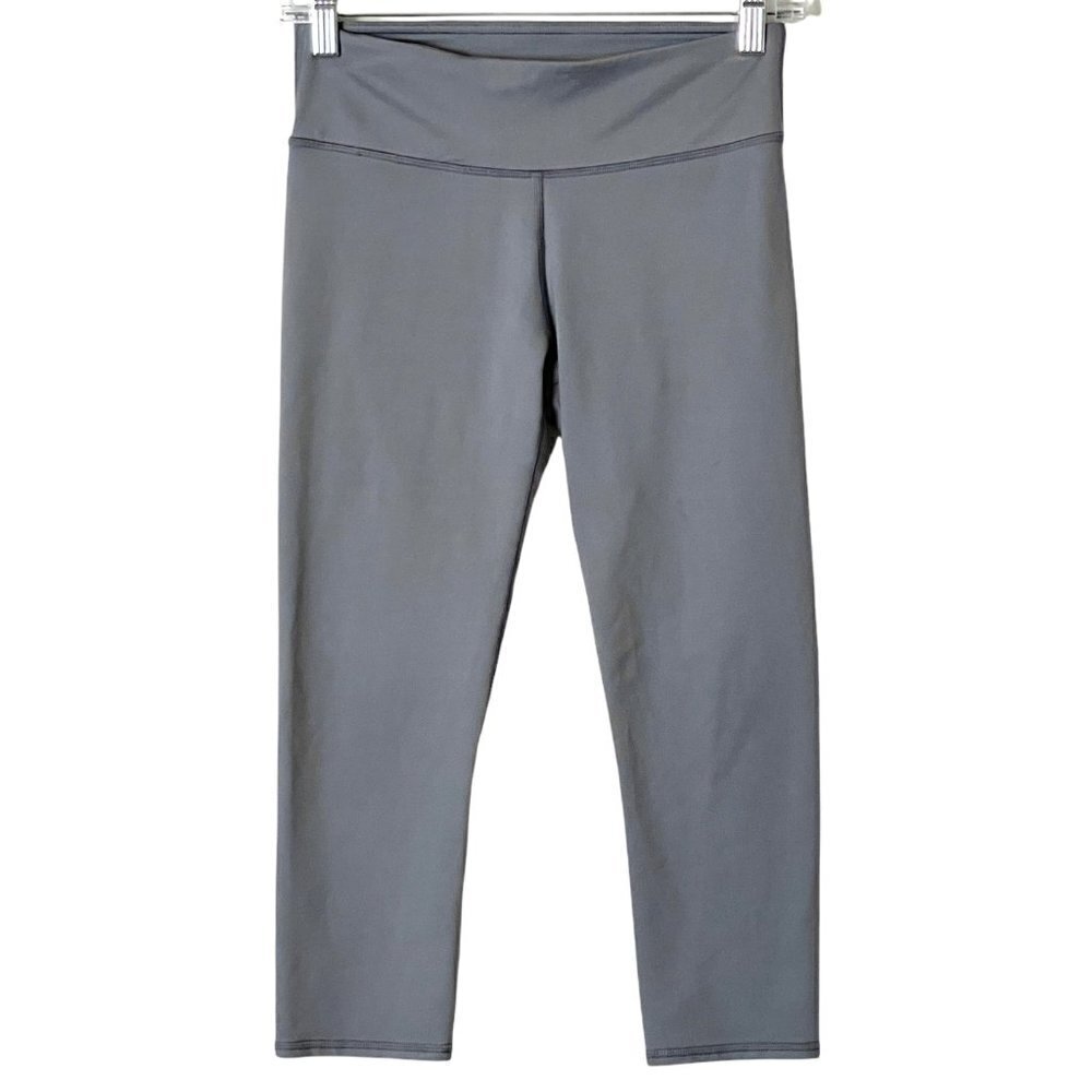 🌺 Fabletics Mid Rise PowerHold Gray Capri Leggings Size XS